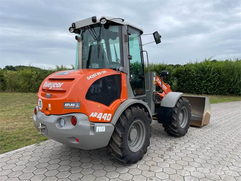 Atlas AR440SL Gumikerekes homlokrakodók