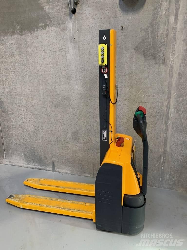 Jungheinrich EMC 110 Gyalogkíséretű targonca