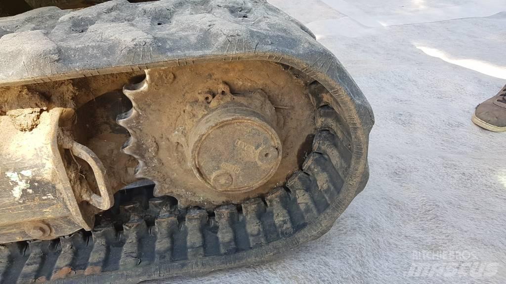 Komatsu PC24MR-5 Mini kotrók < 7t