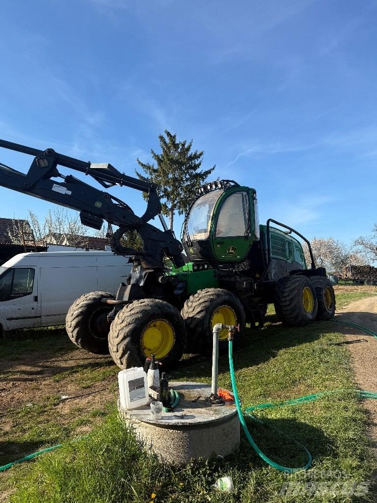 John Deere 1270 E Betakarítók