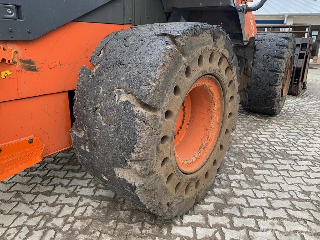 Hitachi ZW 310 Gumikerekes homlokrakodók