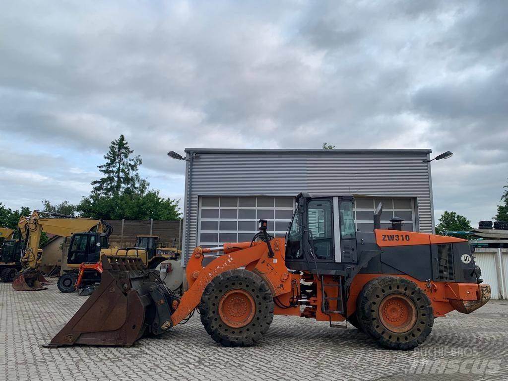 Hitachi ZW 310 Gumikerekes homlokrakodók