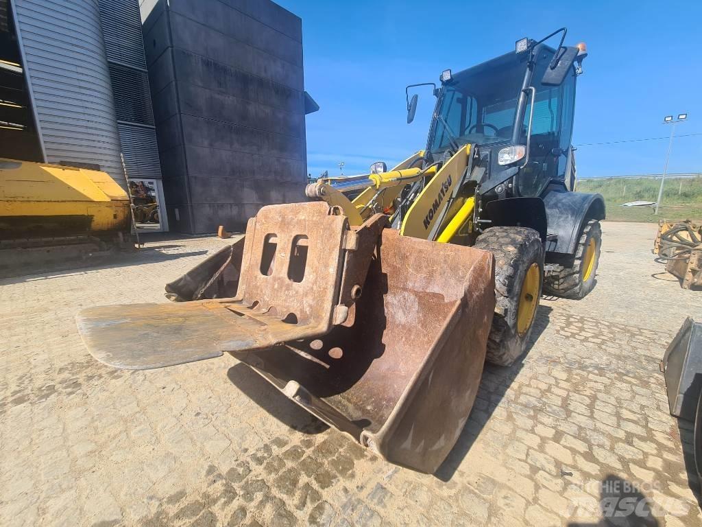 Komatsu WA 100 M Gumikerekes homlokrakodók