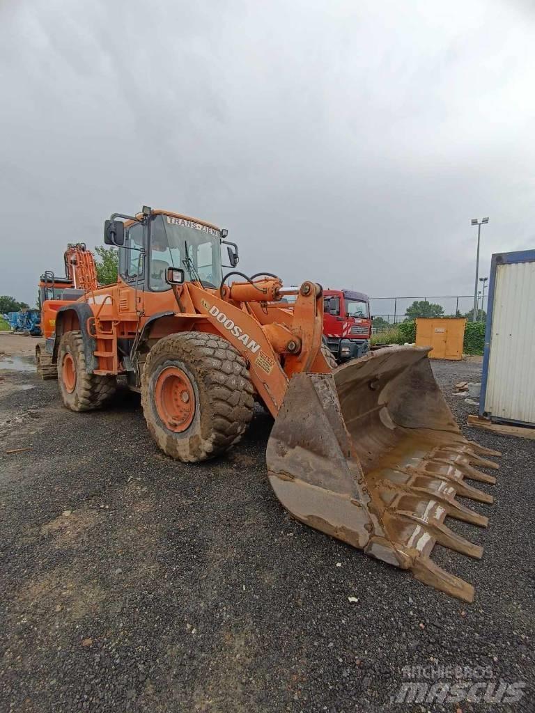Doosan DL 350 Gumikerekes homlokrakodók