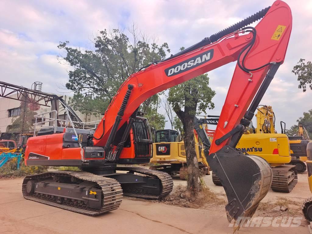 Doosan DX 225 Lánctalpas kotrók