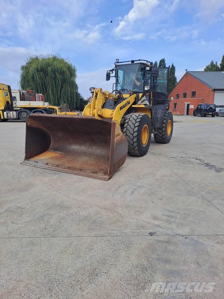 Komatsu WA 320-6 Gumikerekes homlokrakodók
