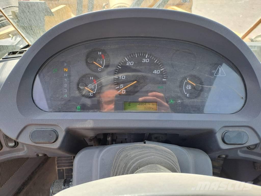 Komatsu WA 320-6 Gumikerekes homlokrakodók