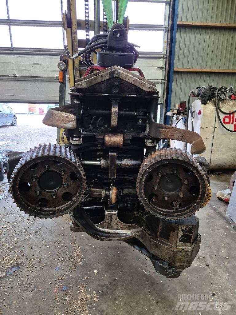 Komatsu 360.2 Betakarító fejek