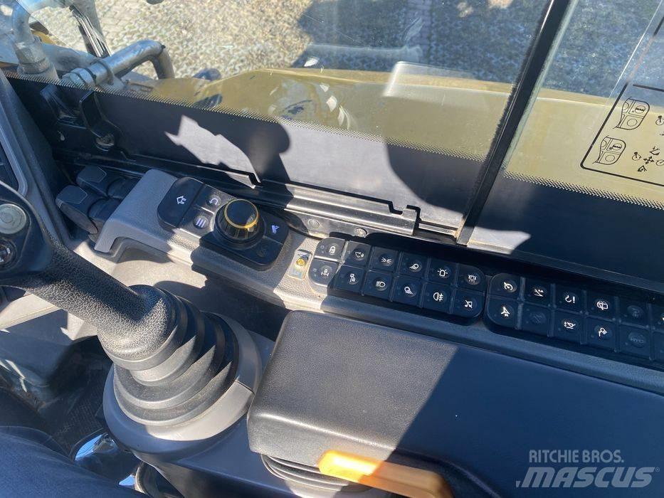 JCB W 110 Hydradig Gumikerekes kotrók
