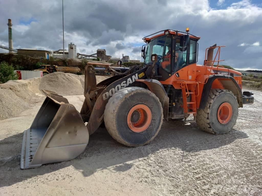 Doosan DL 420-5 Gumikerekes homlokrakodók