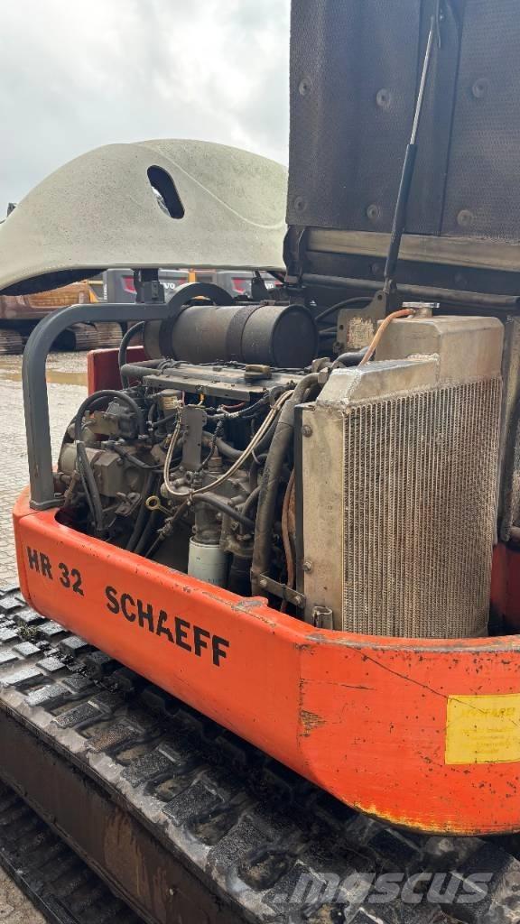 Schaeff HR 32 Közepes (midi) kotrók 7 t - 12 t