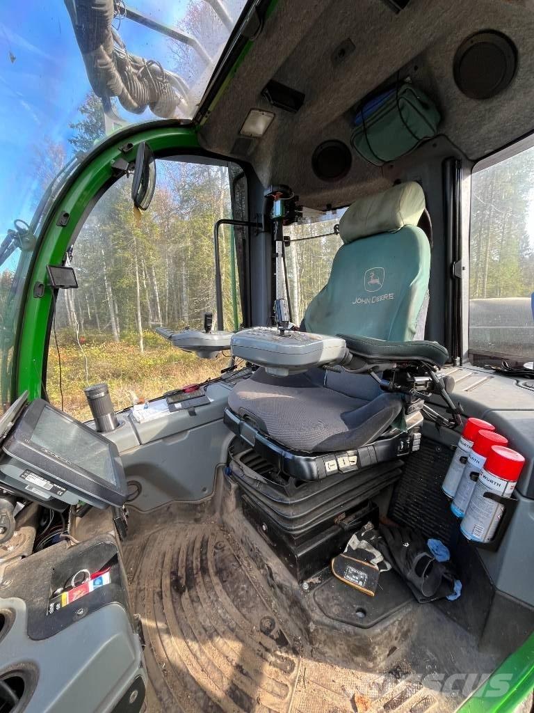 John Deere 1270G 8W Betakarítók