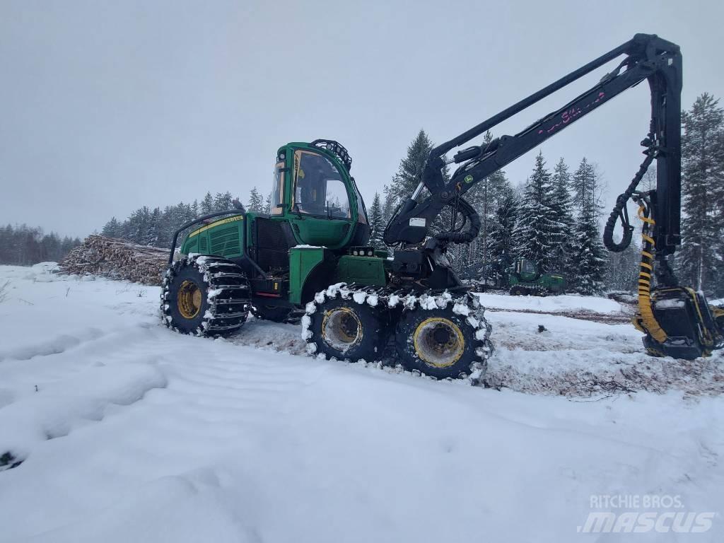 John Deere 1070 E Betakarítók