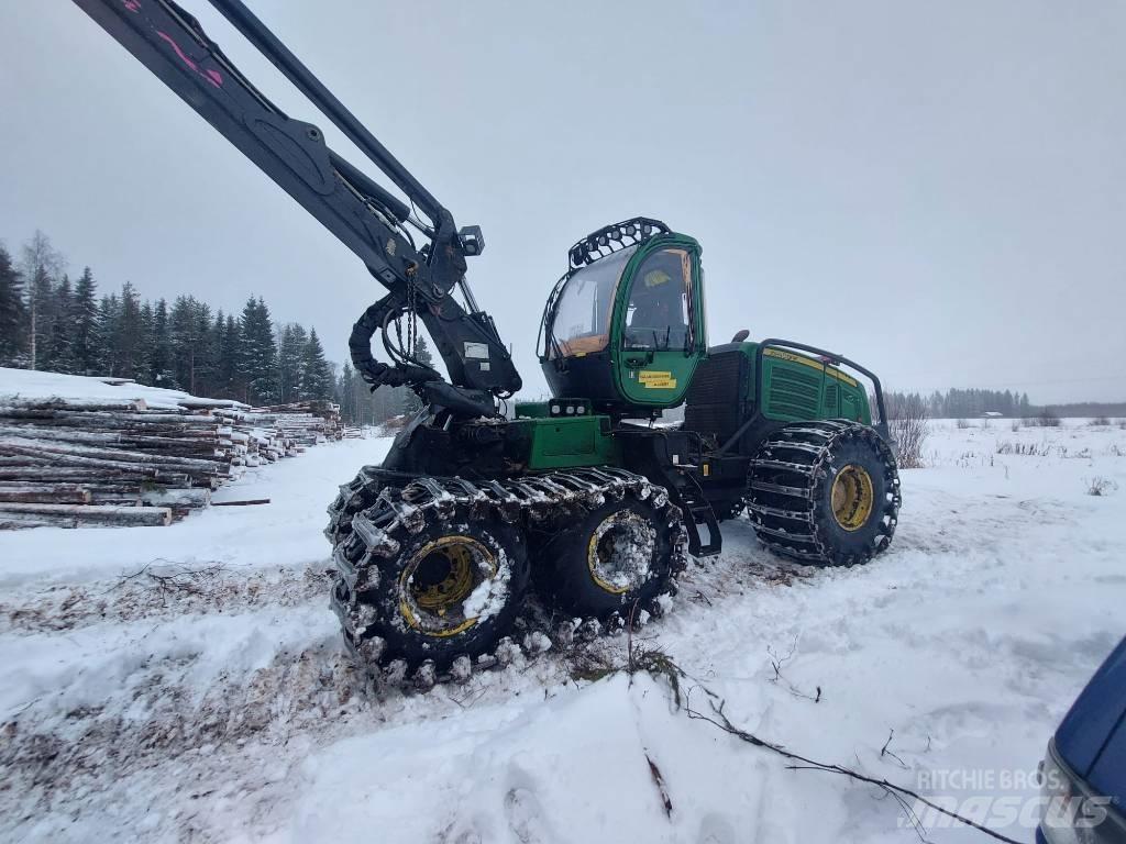 John Deere 1070 E Betakarítók