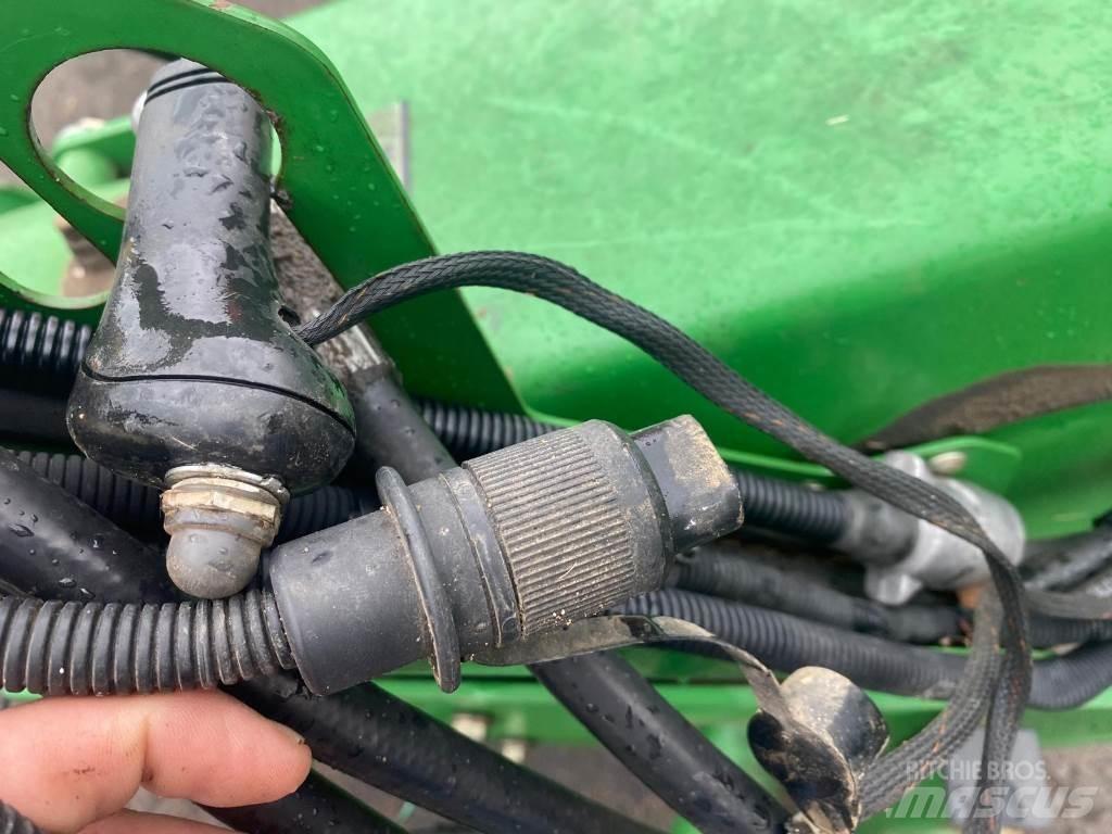 John Deere 730 Vontatott pázsitnyírók