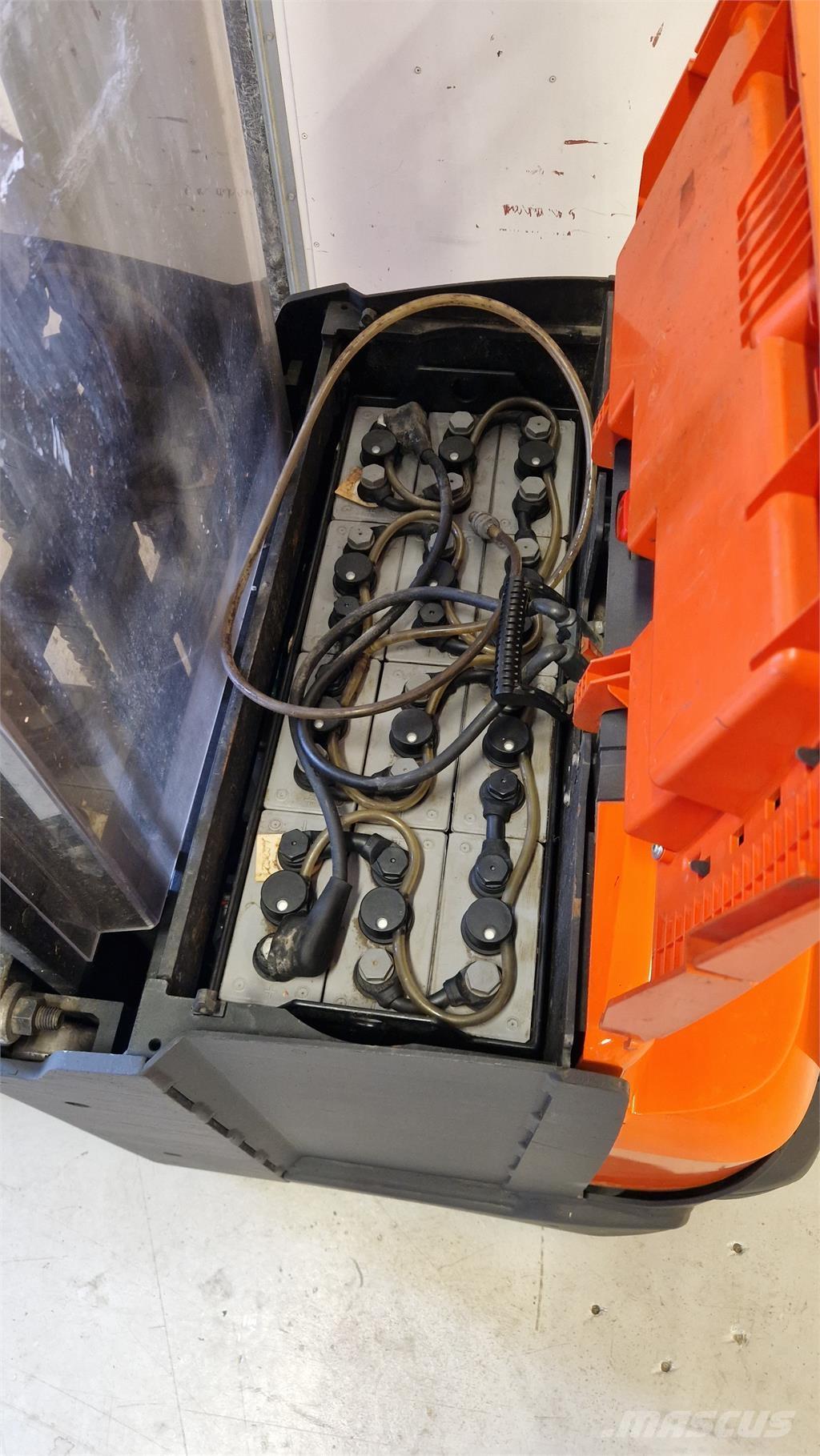 Toyota SWE140L Elektromos gyalogkíséretű targoncák