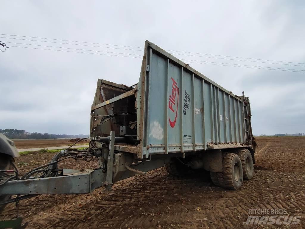 Fliegl ASW271 GIGANT Trágyaszóró