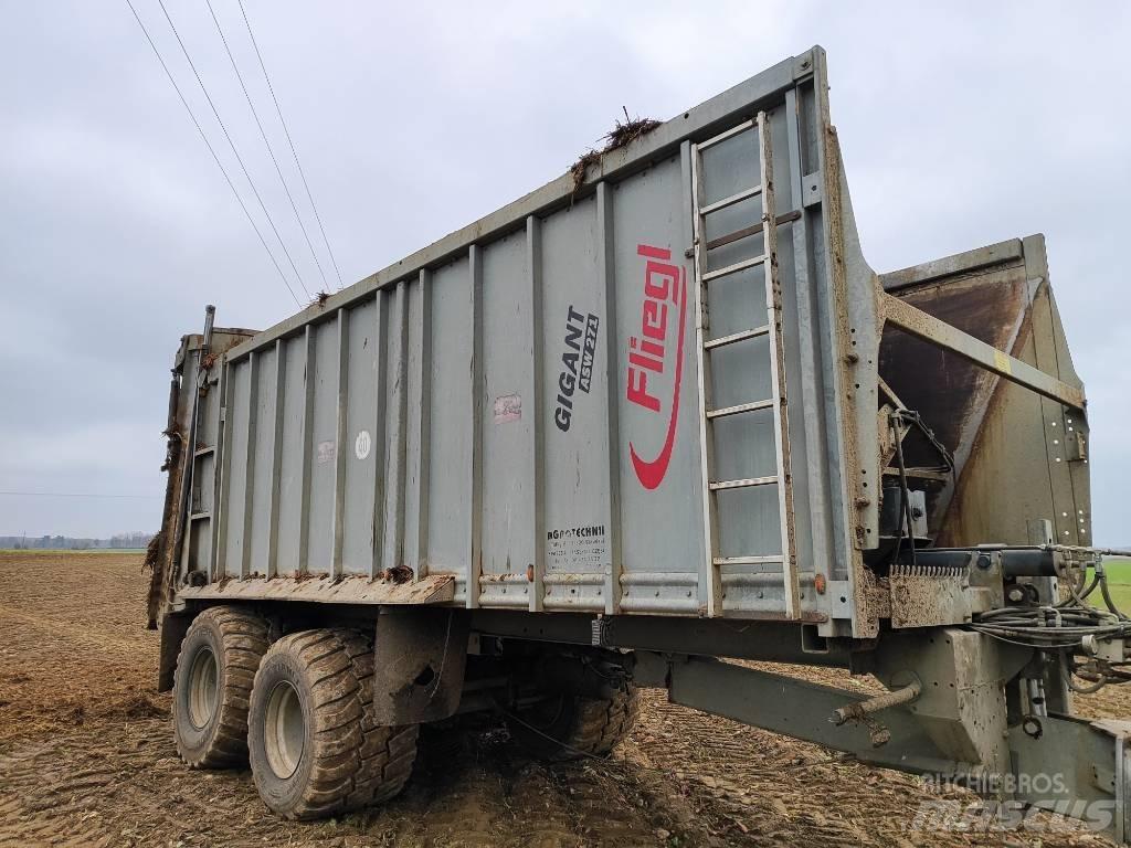 Fliegl ASW271 GIGANT Trágyaszóró