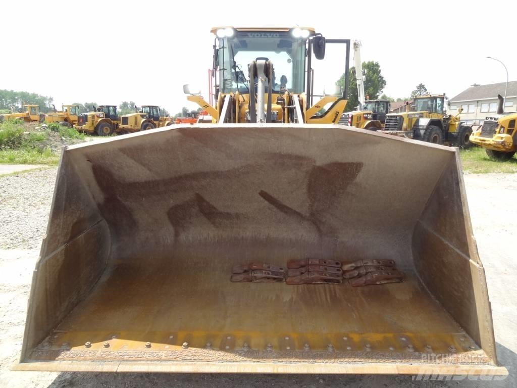 Volvo L 120 H Gumikerekes homlokrakodók