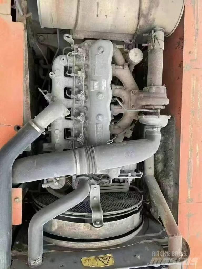 Hitachi ZX240 Lánctalpas kotrók
