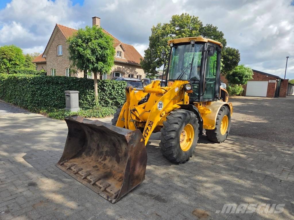 JCB 407B Super Univerzális rakodók
