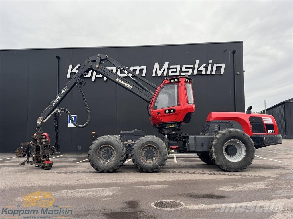 Komatsu 951 Betakarítók
