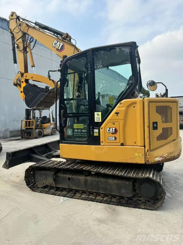 CAT 306 Mini kotrók < 7t