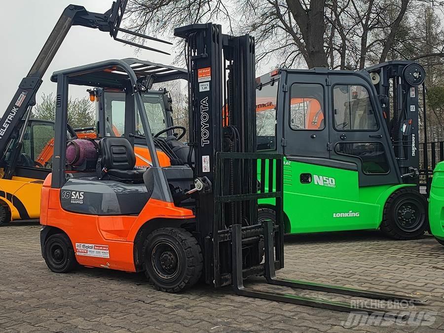 Toyota 42-7FGF18 Gázüzemű targoncák