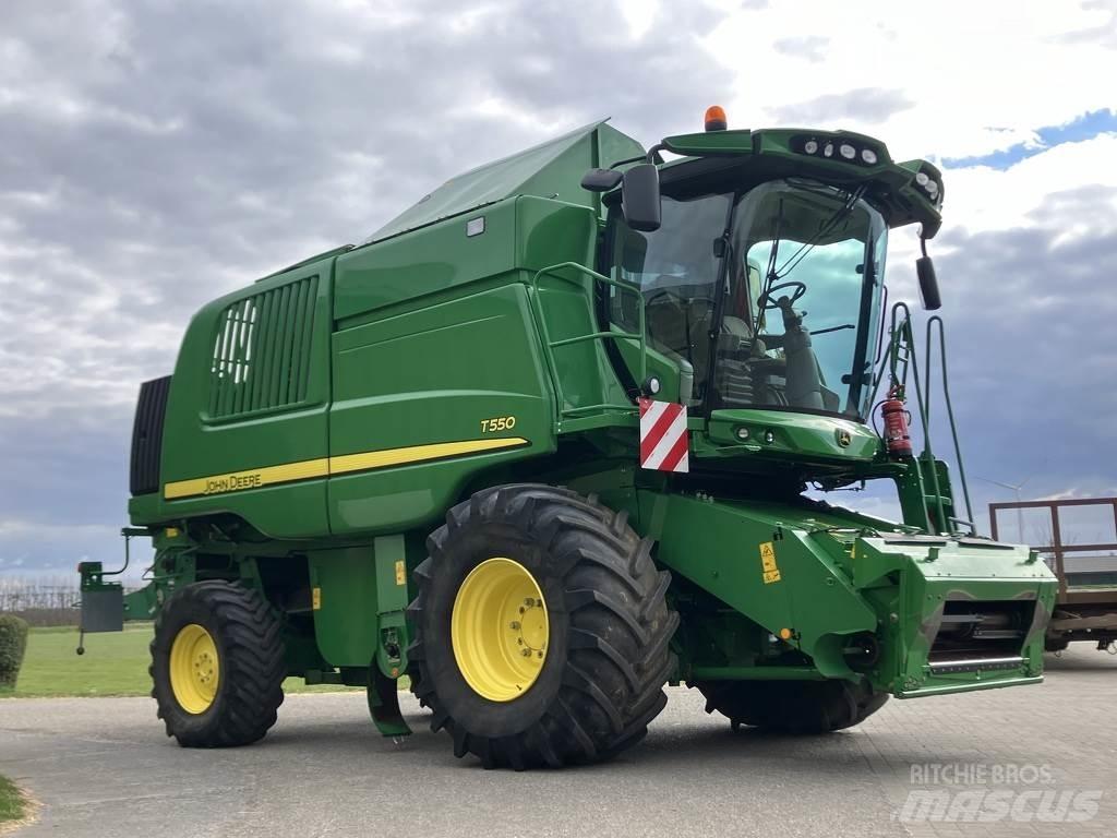 John Deere T550 Kombájnok