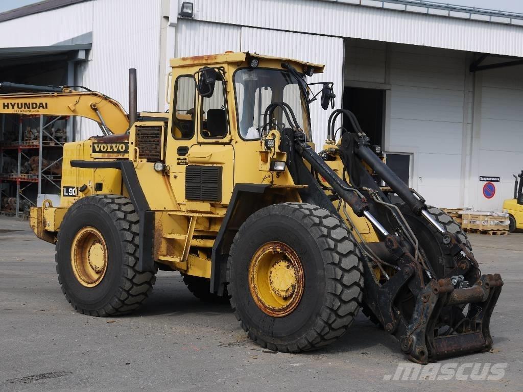 Volvo L 90 Gumikerekes homlokrakodók