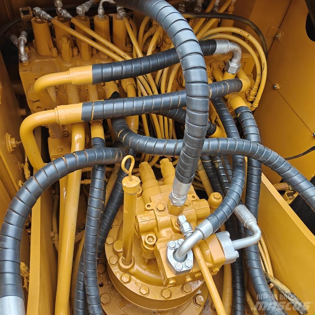 CAT 320D2 Lánctalpas kotrók