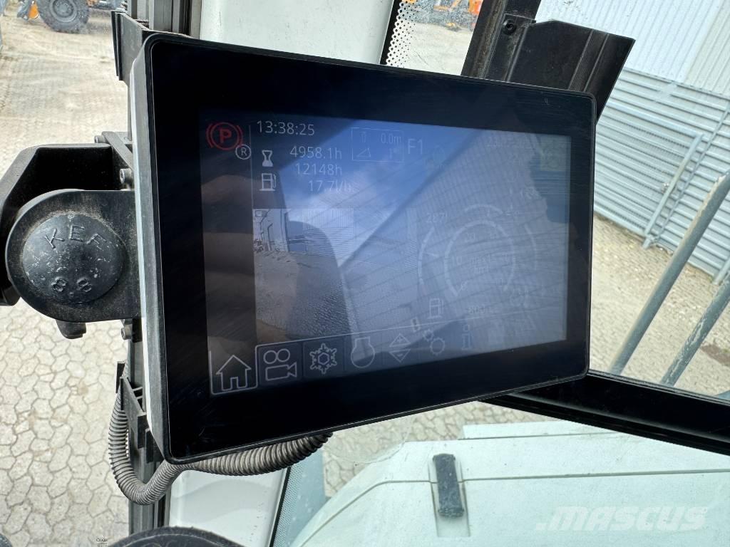 Liebherr L586 Gumikerekes homlokrakodók