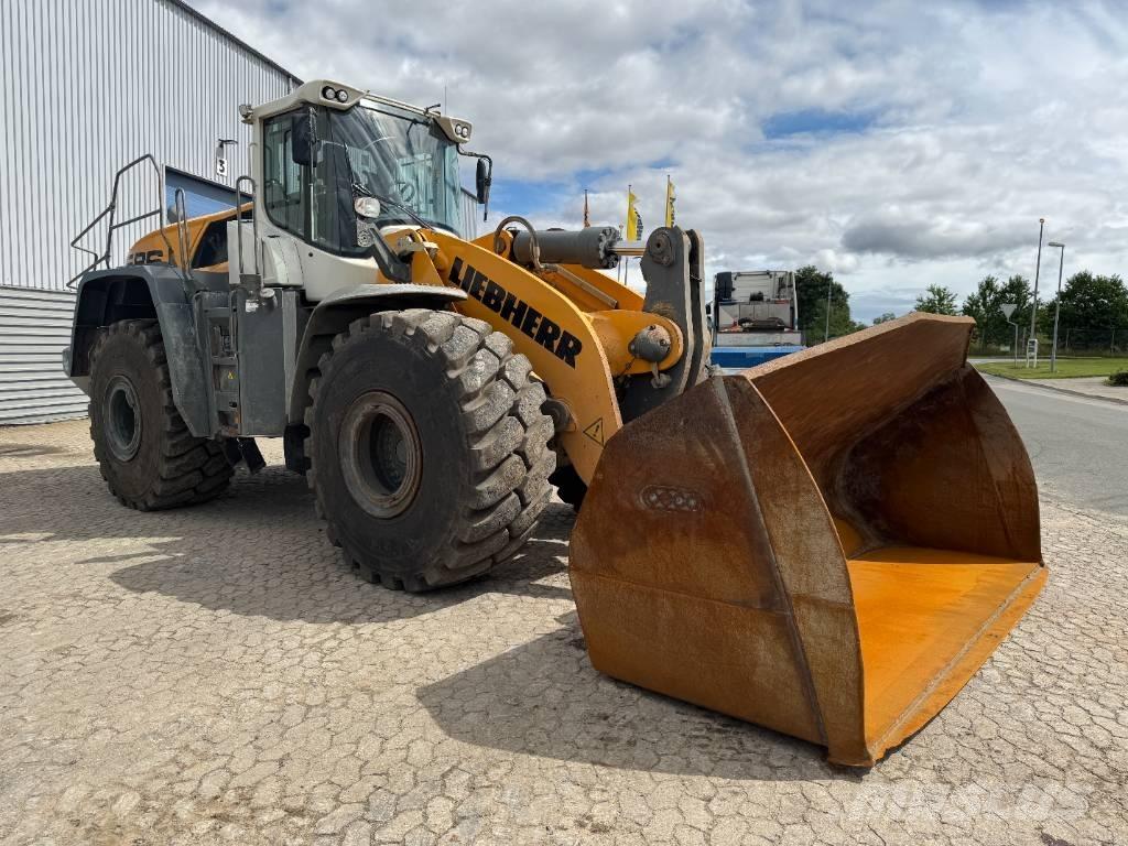 Liebherr L586 Gumikerekes homlokrakodók