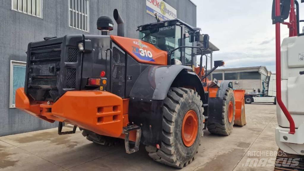 Hitachi ZW 310-6 Gumikerekes homlokrakodók