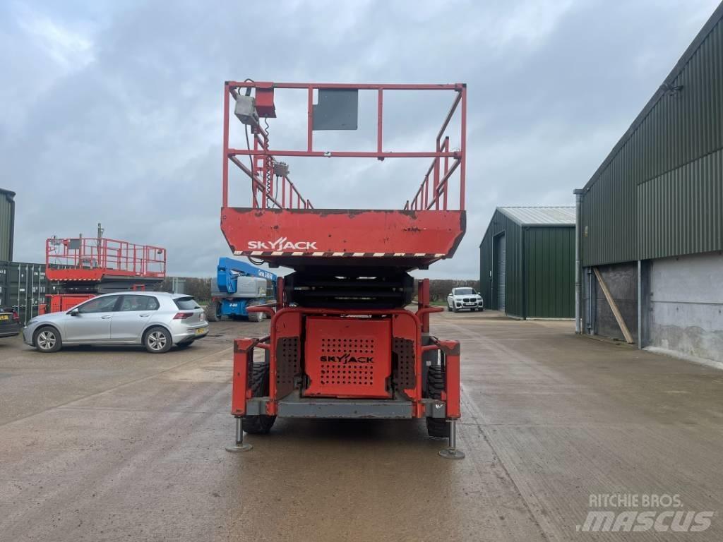 SkyJack SJ 9250 RT Ollós emelők