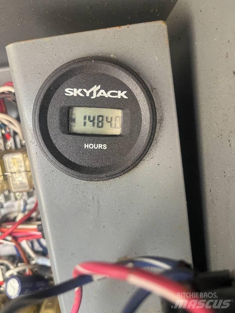 SkyJack SJ 9250 RT Ollós emelők
