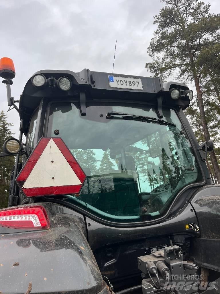 Valtra T 214 D Traktorok