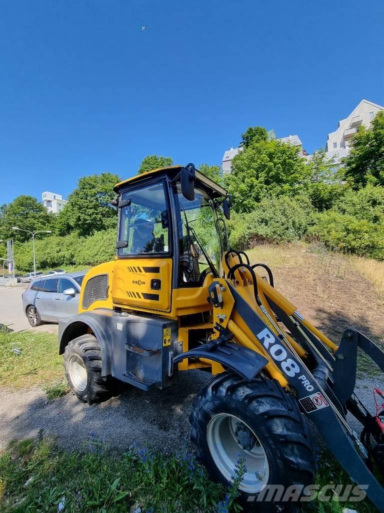 Everun R 08 Pro -2023 Gumikerekes homlokrakodók