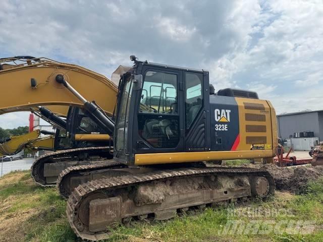 CAT 323 E Lánctalpas kotrók