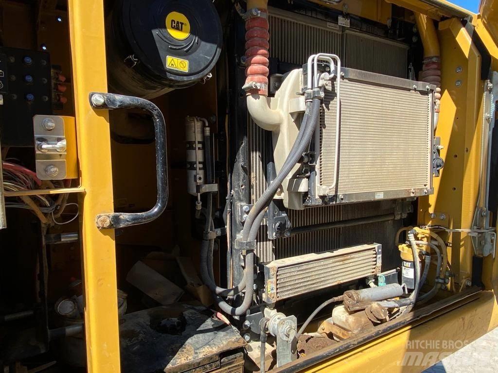 CAT 323 E Lánctalpas kotrók