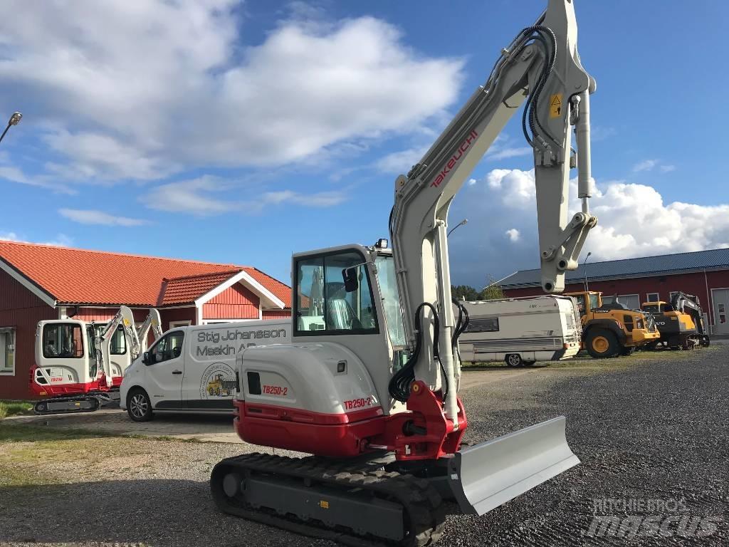 Takeuchi TB250-2 Mini kotrók < 7t