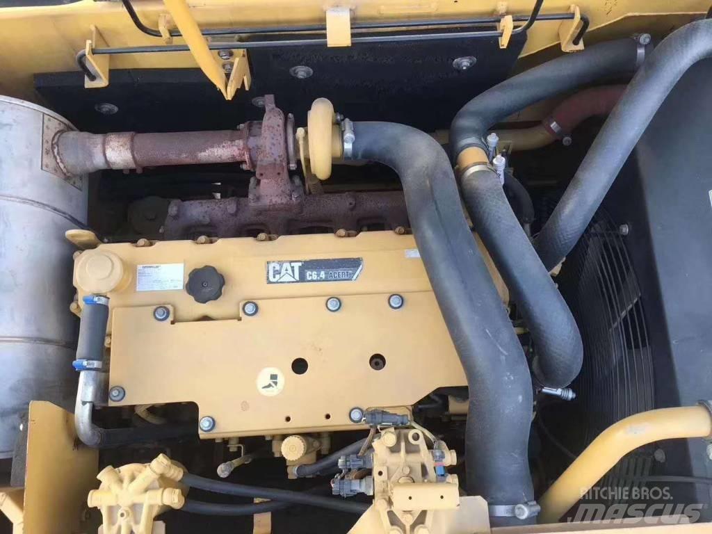 CAT 323 Lánctalpas kotrók
