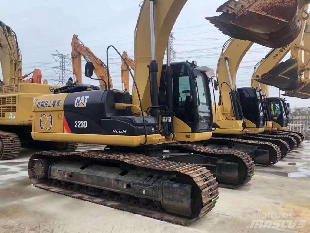 CAT 323 Lánctalpas kotrók