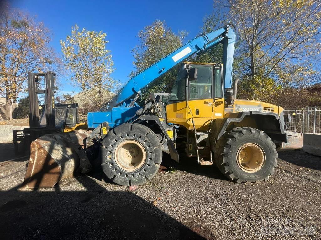 Komatsu WA 200 PT-5 Gumikerekes homlokrakodók