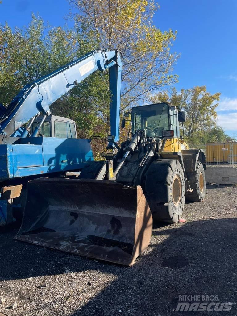 Komatsu WA 200 PT-5 Gumikerekes homlokrakodók