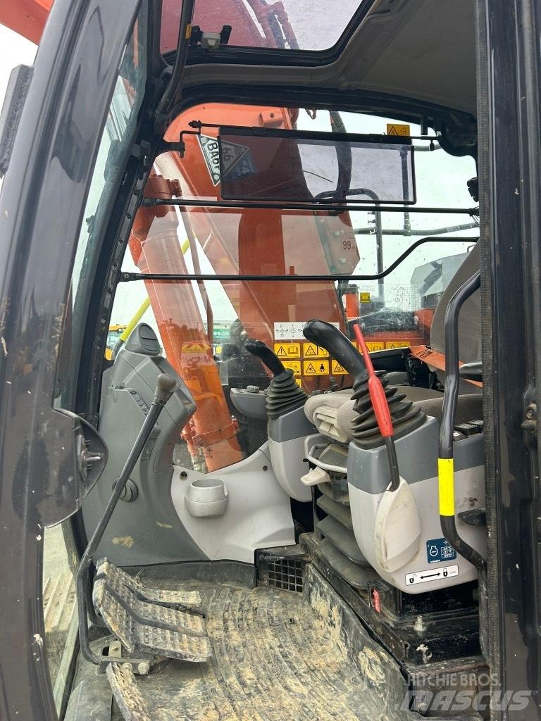 Hitachi ZX135 US-6 Lánctalpas kotrók