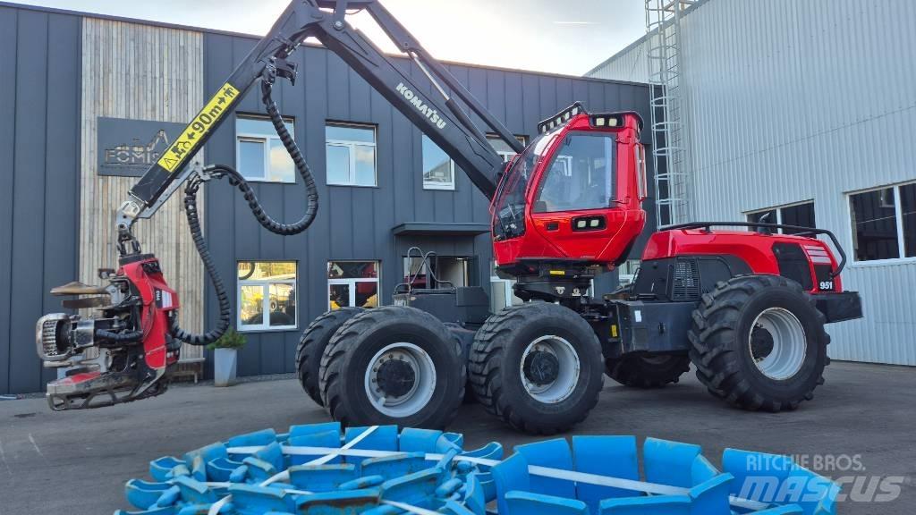 Komatsu 951 Betakarítók