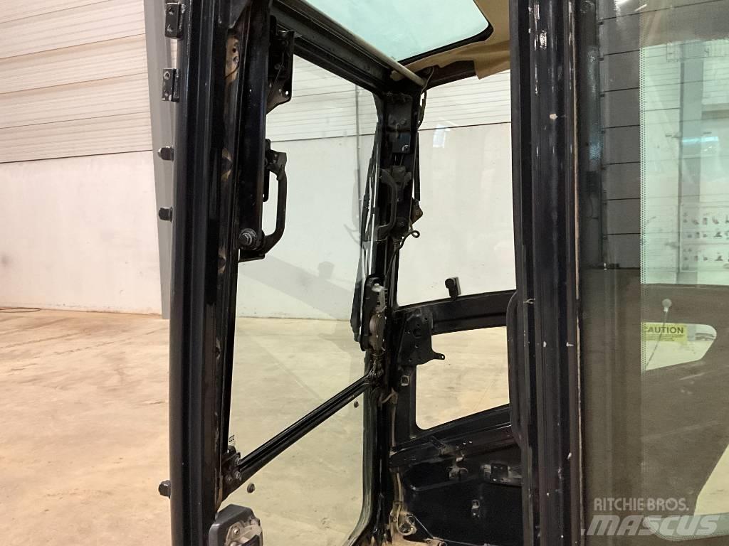 Kubota U 56-5 Vezetőfülke és belső tartozékok