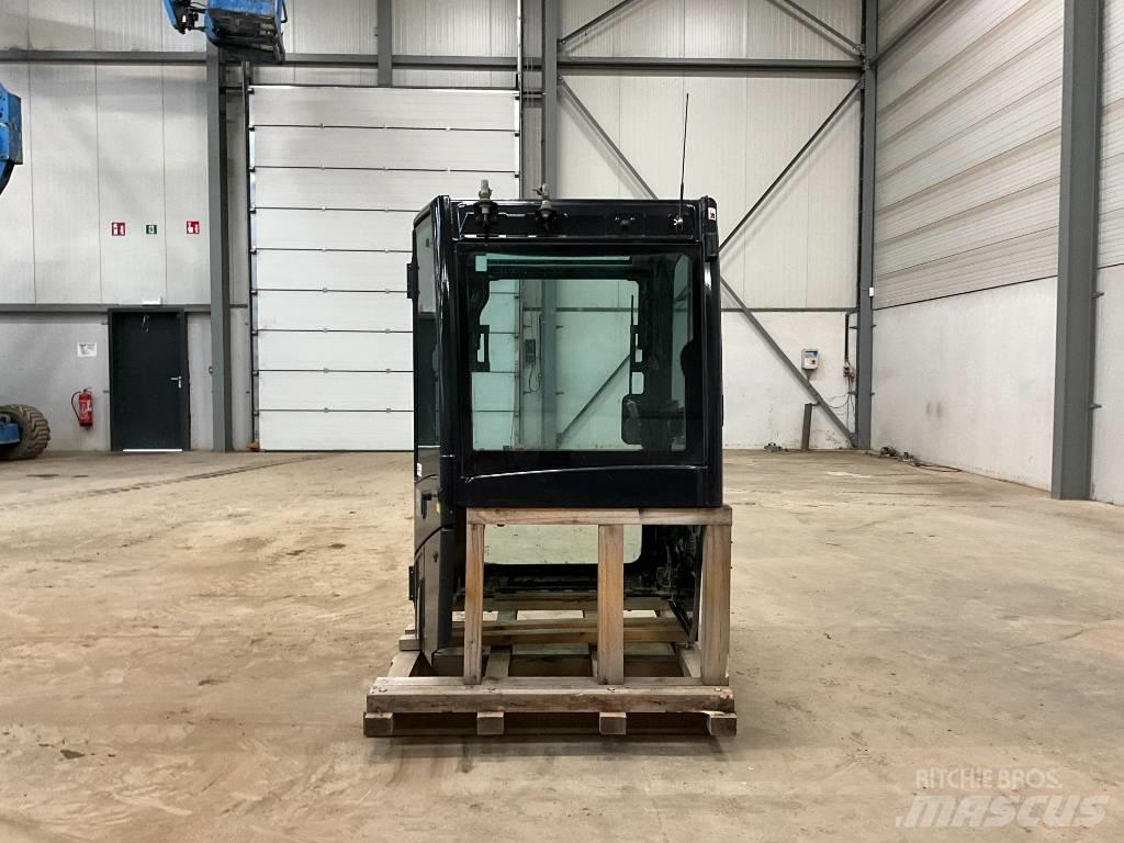 Kubota U 56-5 Vezetőfülke és belső tartozékok