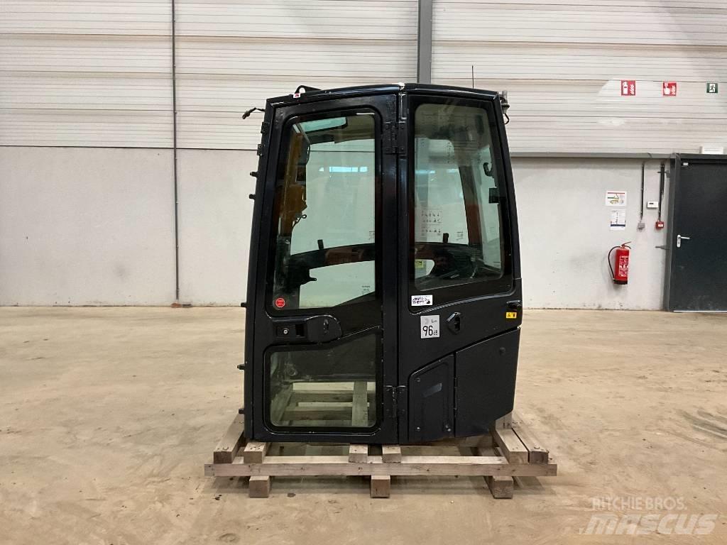 Kubota U 56-5 Vezetőfülke és belső tartozékok